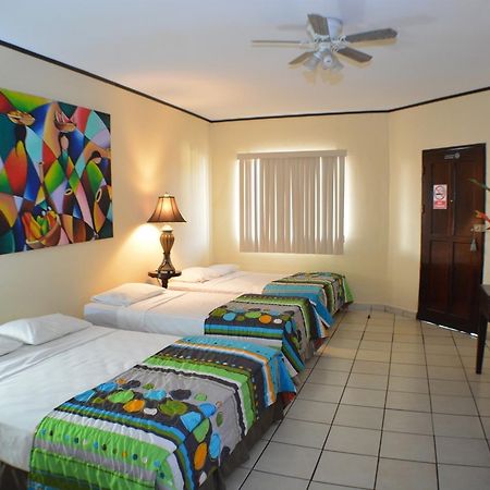 Hotel Los Balcones De Chinandega Exteriör bild