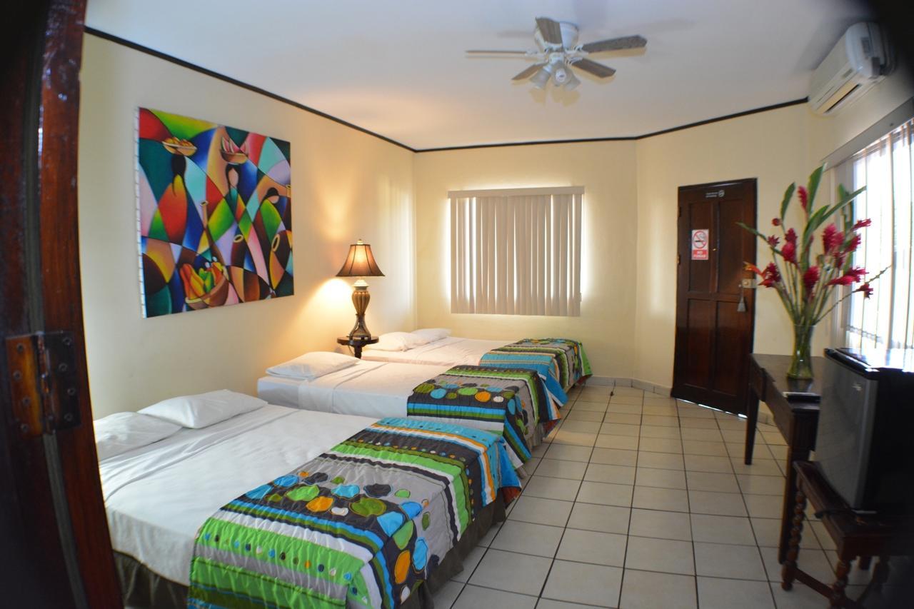 Hotel Los Balcones De Chinandega Exteriör bild