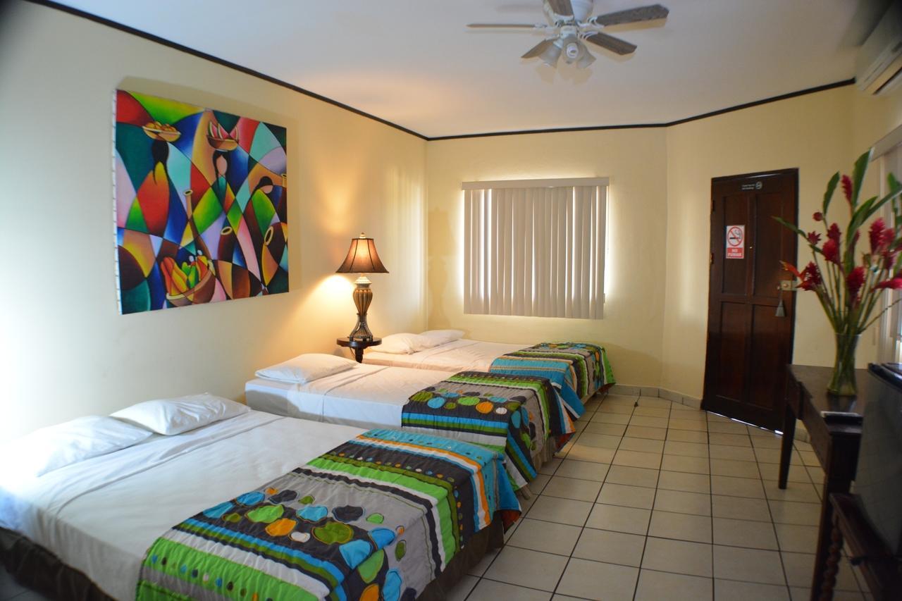 Hotel Los Balcones De Chinandega Exteriör bild