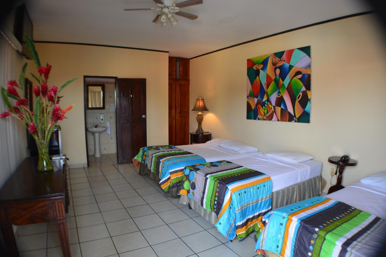 Hotel Los Balcones De Chinandega Exteriör bild
