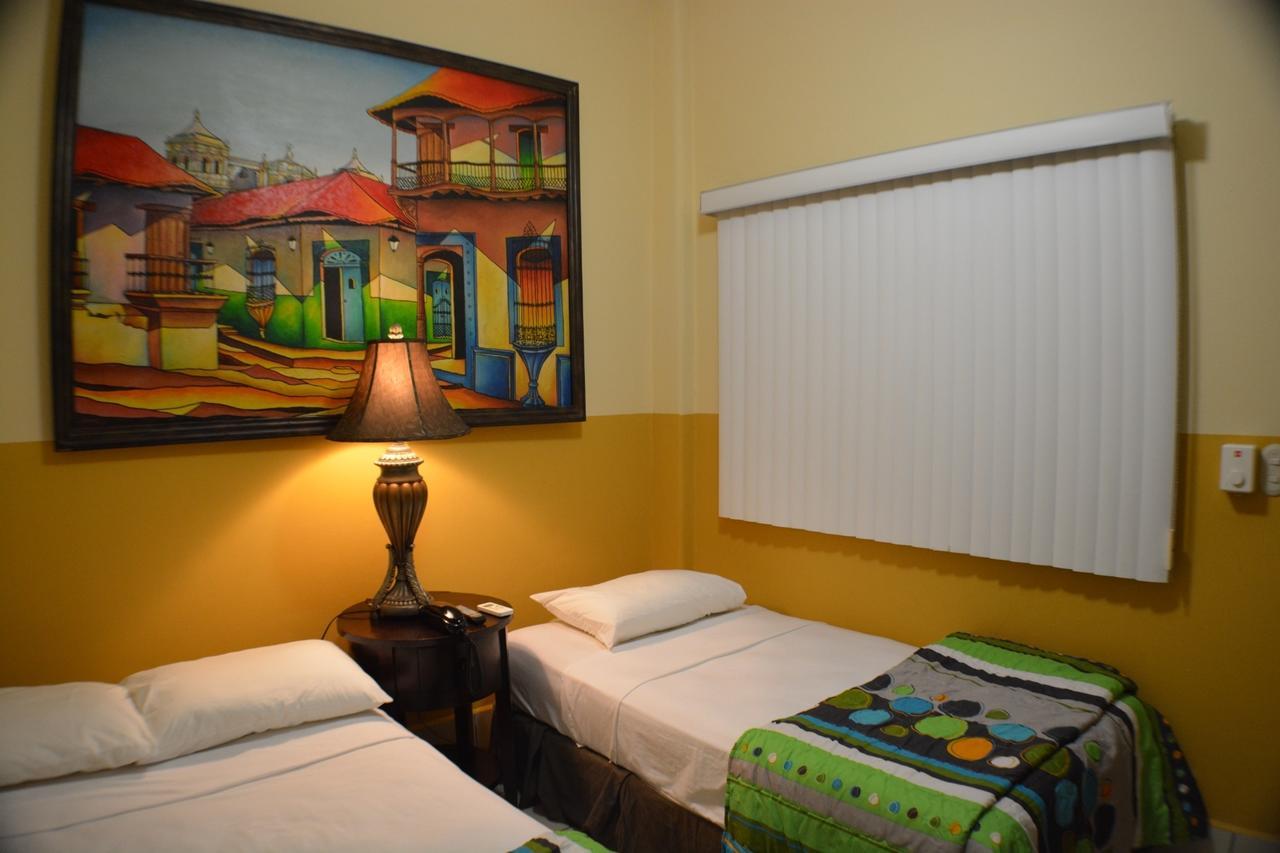 Hotel Los Balcones De Chinandega Exteriör bild