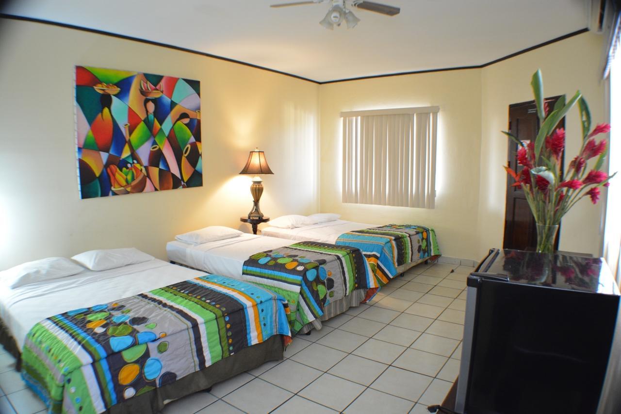 Hotel Los Balcones De Chinandega Exteriör bild