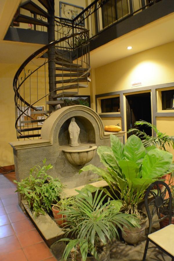 Hotel Los Balcones De Chinandega Exteriör bild