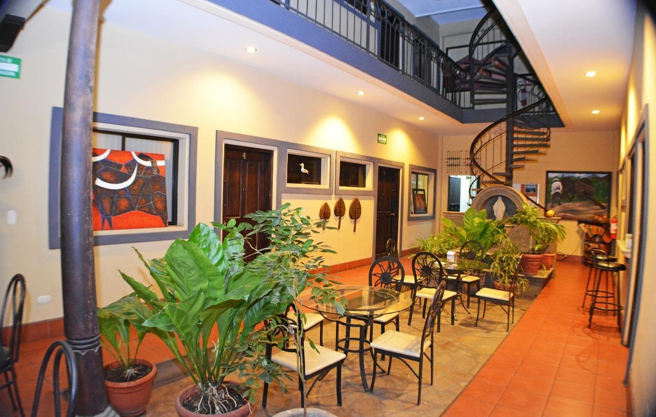Hotel Los Balcones De Chinandega Exteriör bild