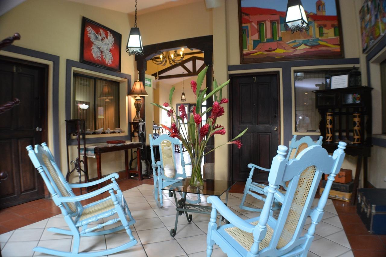 Hotel Los Balcones De Chinandega Exteriör bild