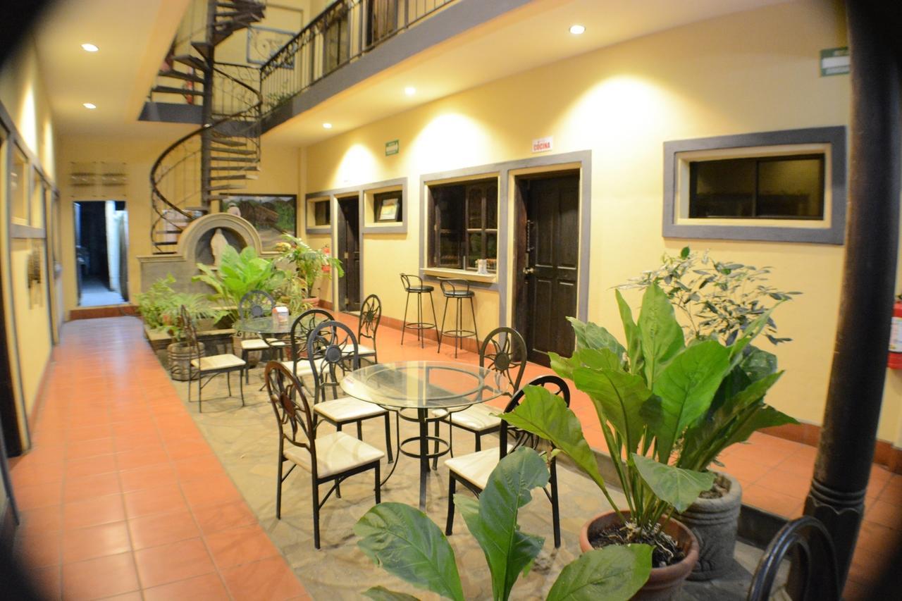 Hotel Los Balcones De Chinandega Exteriör bild