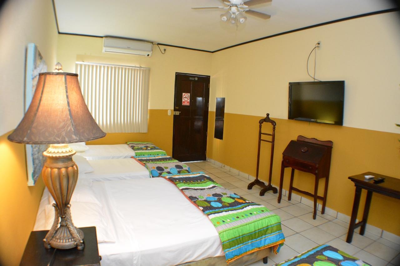 Hotel Los Balcones De Chinandega Exteriör bild