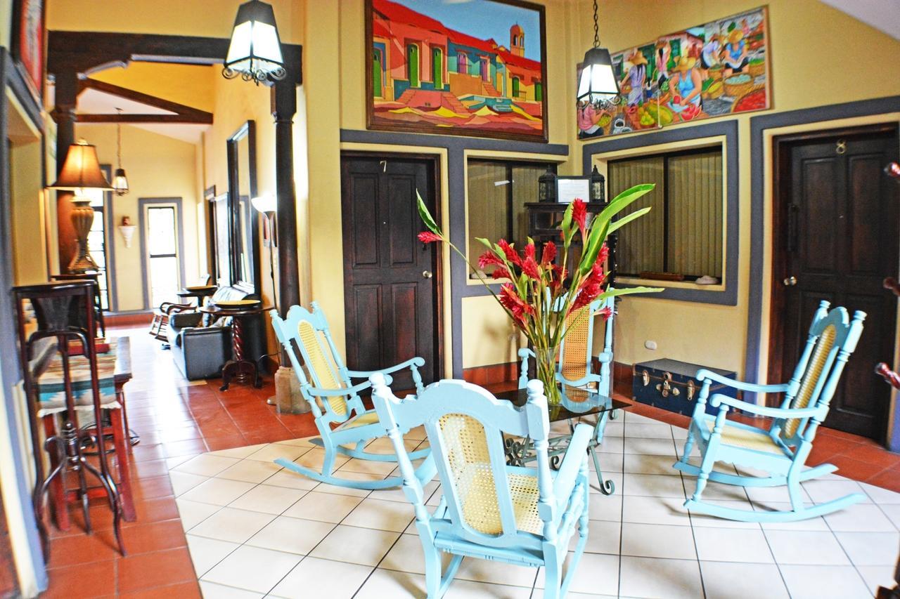 Hotel Los Balcones De Chinandega Exteriör bild