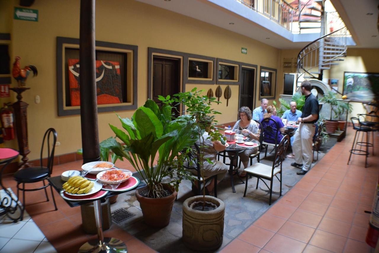 Hotel Los Balcones De Chinandega Exteriör bild