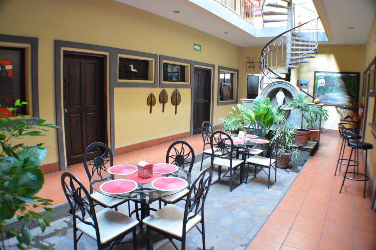 Hotel Los Balcones De Chinandega Exteriör bild