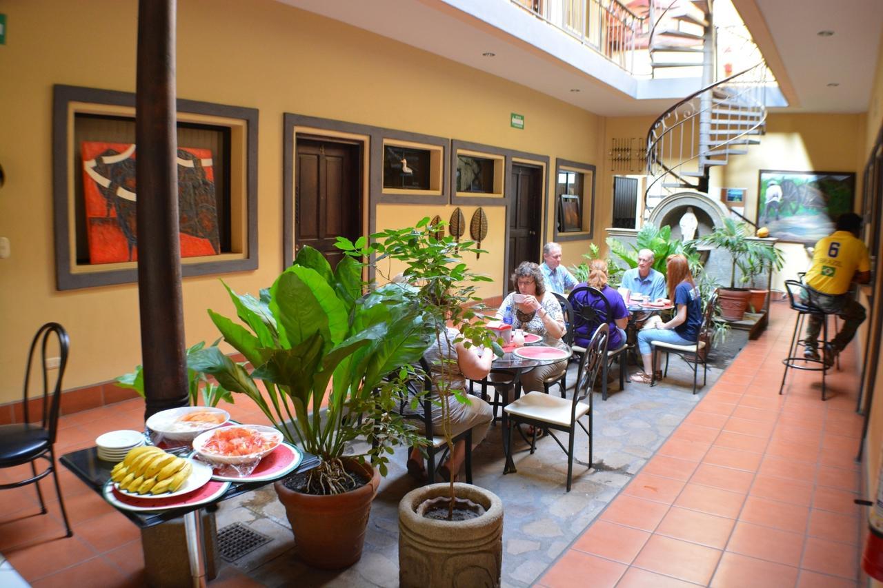 Hotel Los Balcones De Chinandega Exteriör bild