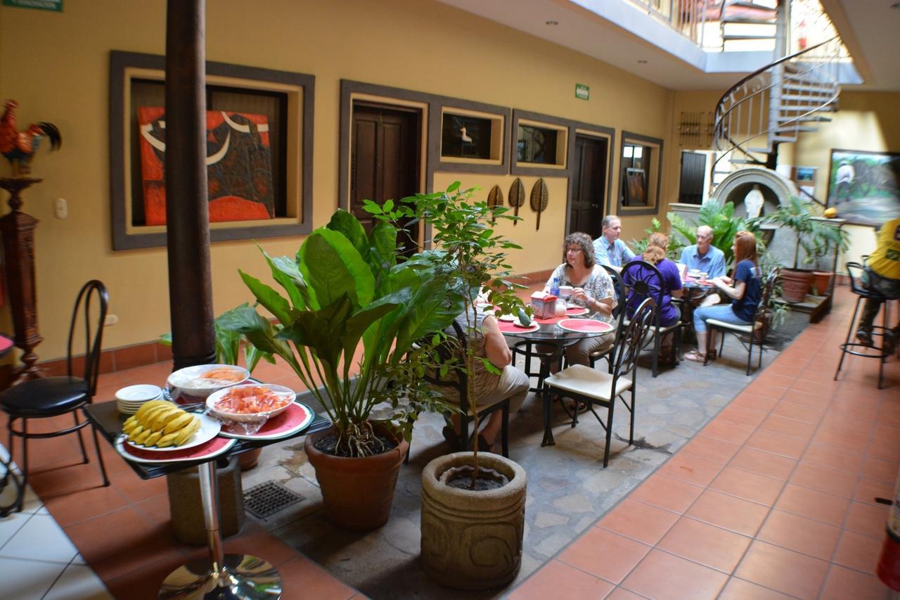 Hotel Los Balcones De Chinandega Exteriör bild